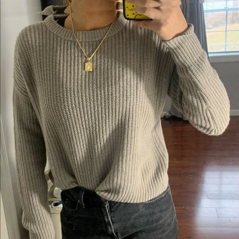 Women’s Sweater - Picture 1 of 2